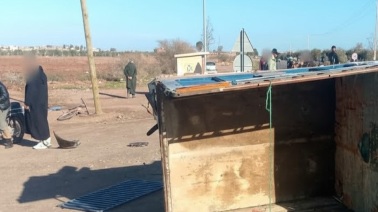 اصطدام عنيف بين سيارة وحافلة صغيرة يستنفر السلطات ضواحي مراكش