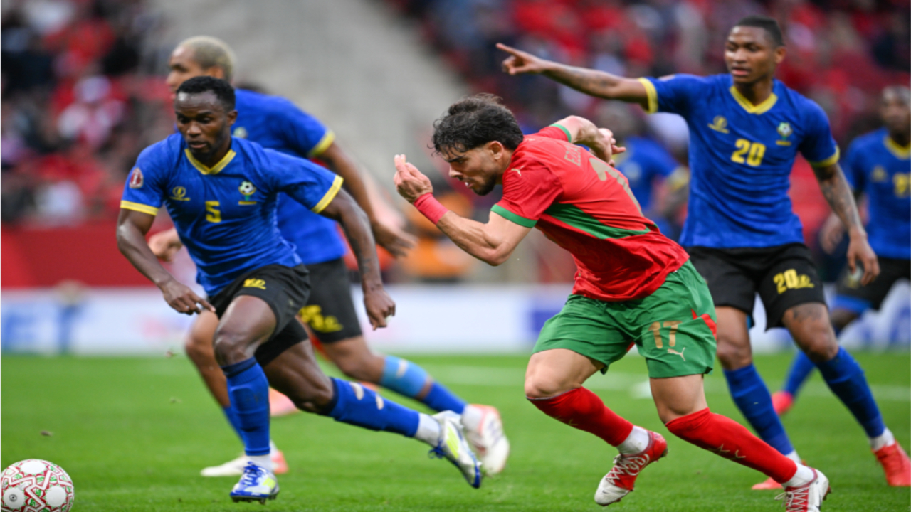 الشوط الأول.. “أسود الأطلس” يصطدمون بجدار دفاعي تنزاني في ليلة العبور لربع النهائي