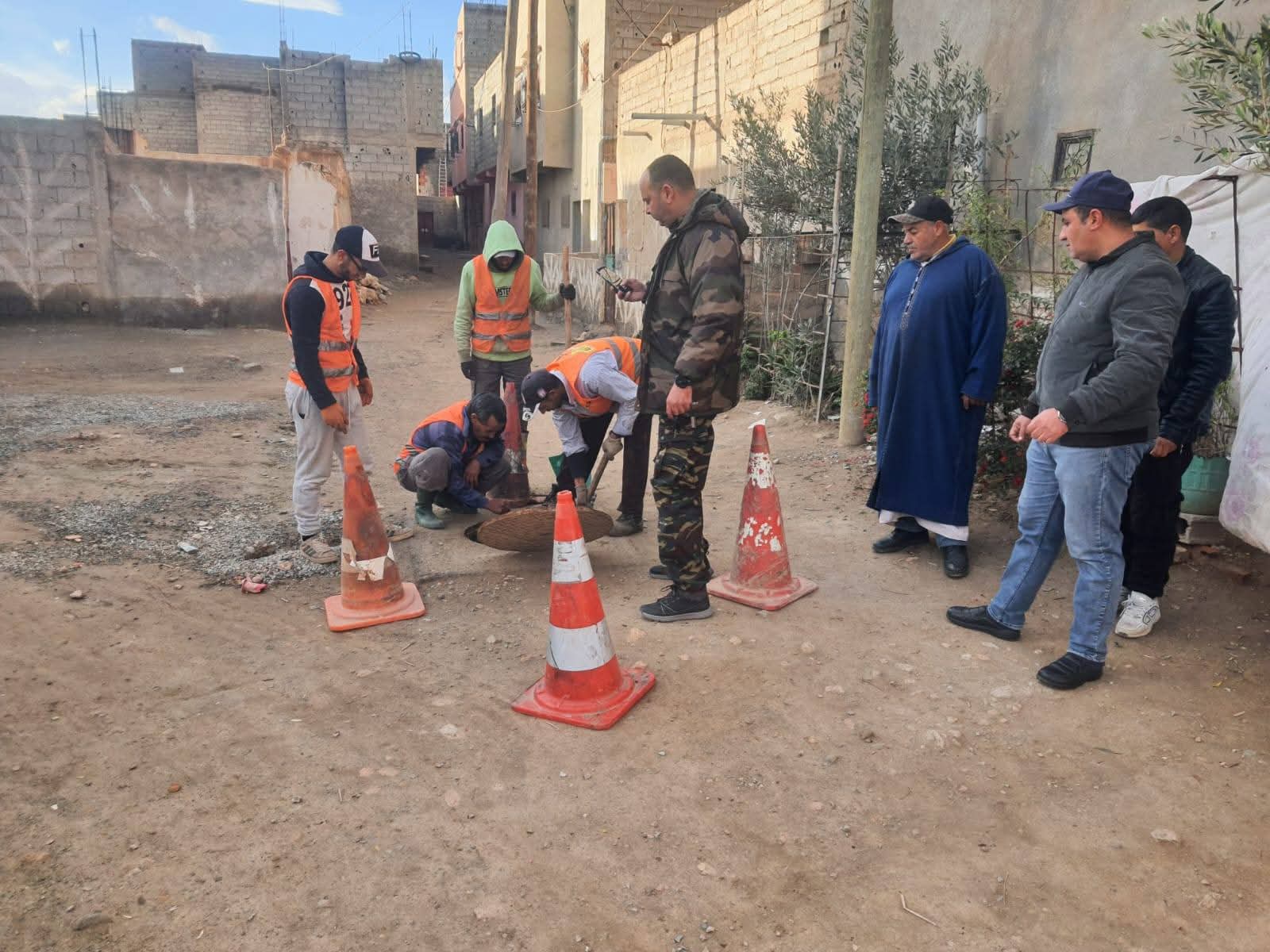 مجاط.. استنفار ميداني لتطهير قنوات الصرف وتأمين المركز من مخاطر الفيضانات