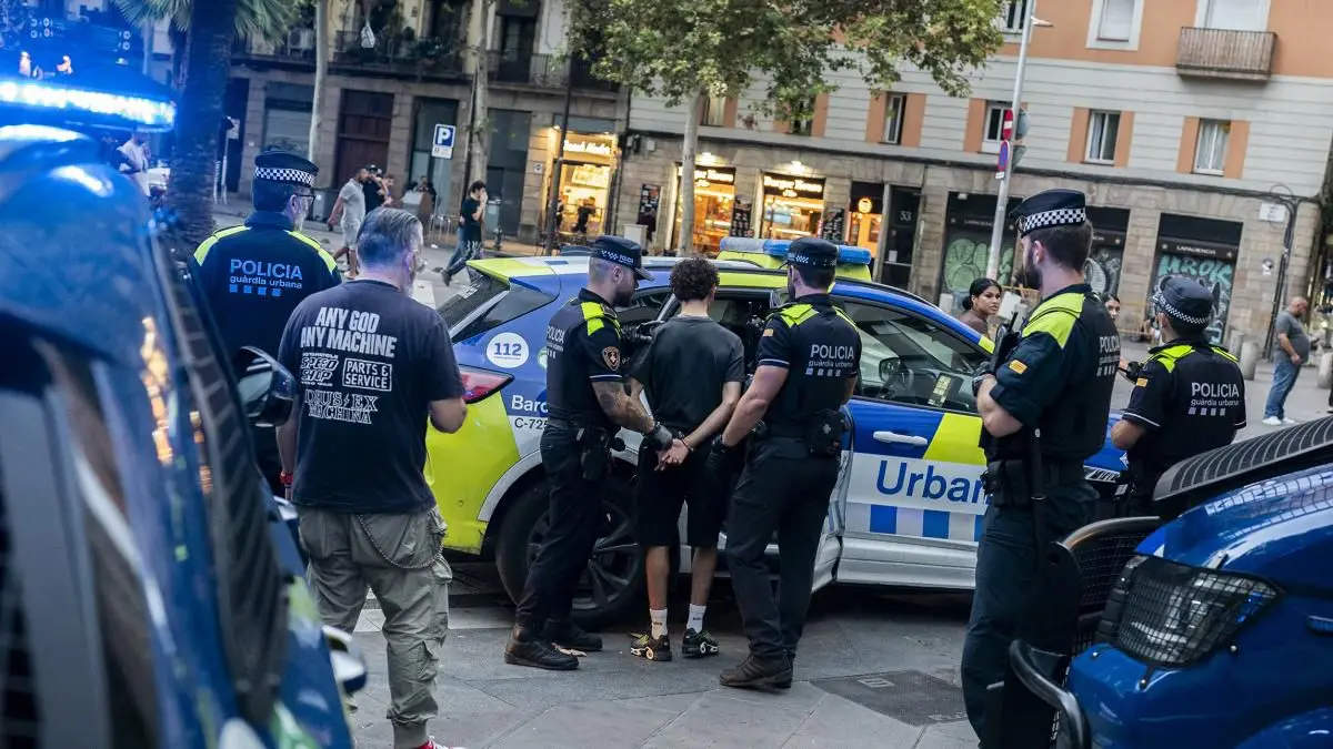 اعتداء عنيف يرسل شابة مغربية ووالدتها للمستشفى والشرطة تطارد المشتبه به