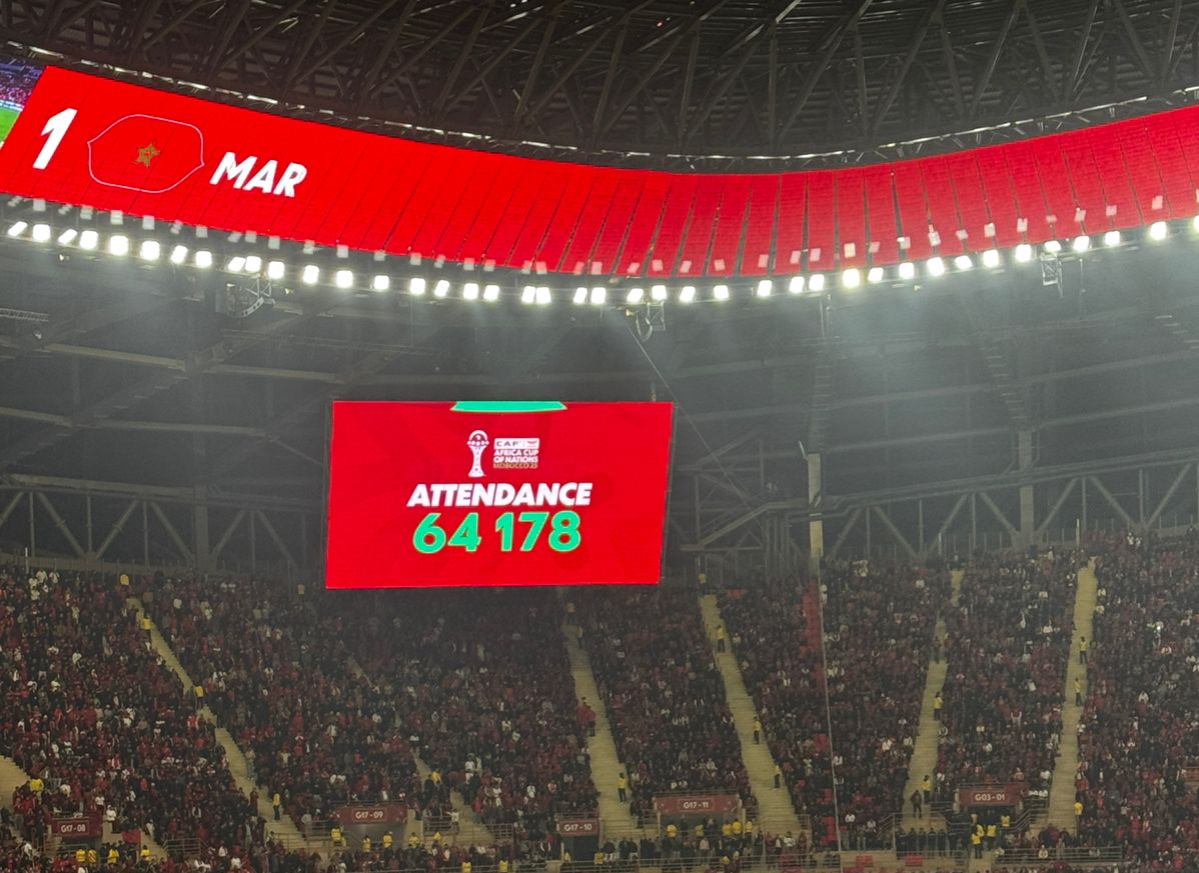 أزيد من 64 ألف مشجع بملعب “مولاي عبد الله” يصنعون رقماً قياسياً في ليلة عبور الأسود