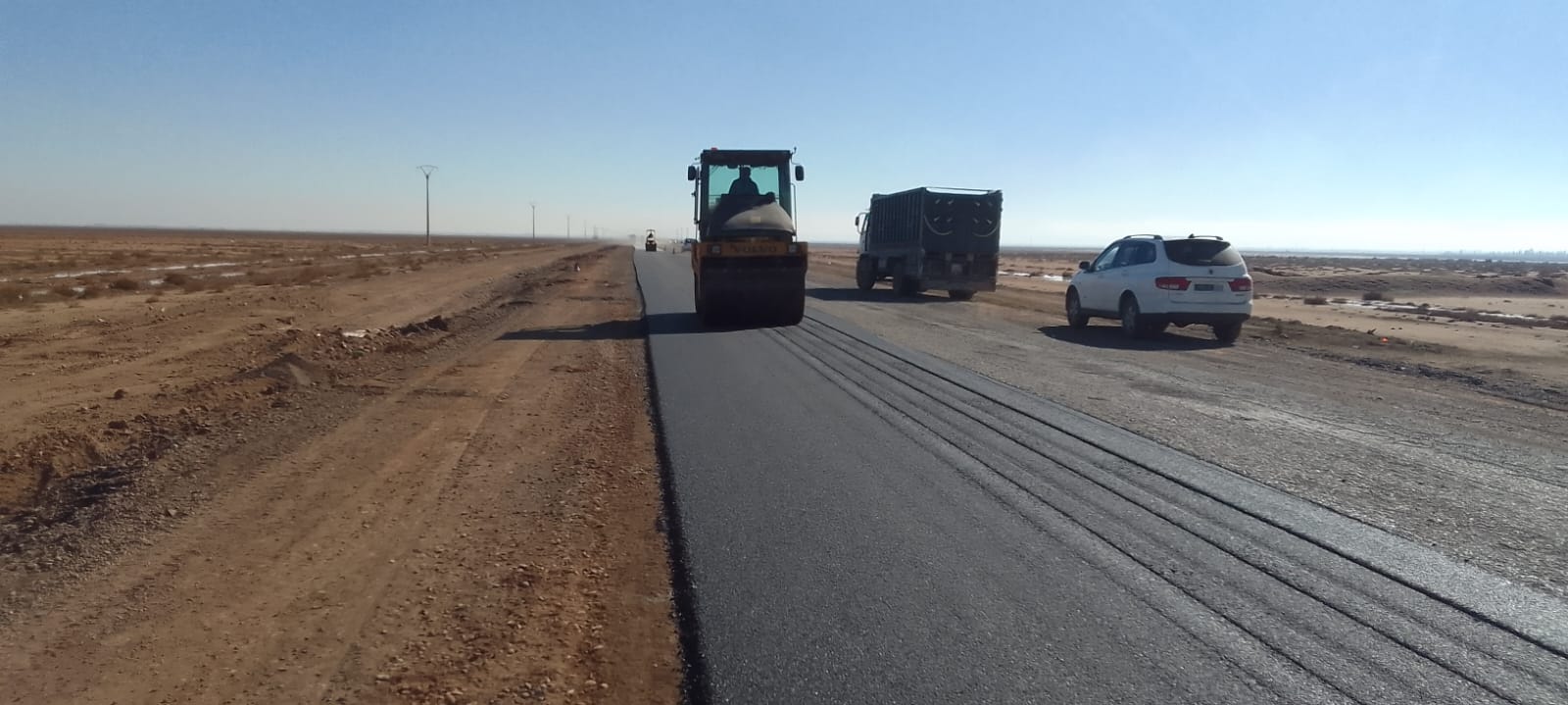 المديرية الاقليمية للتجهيز بقلعة السراغنة تستأنف أشغال الطريق الجهوية 206 لفك العزلة وتحسين الربط مع ابن جرير