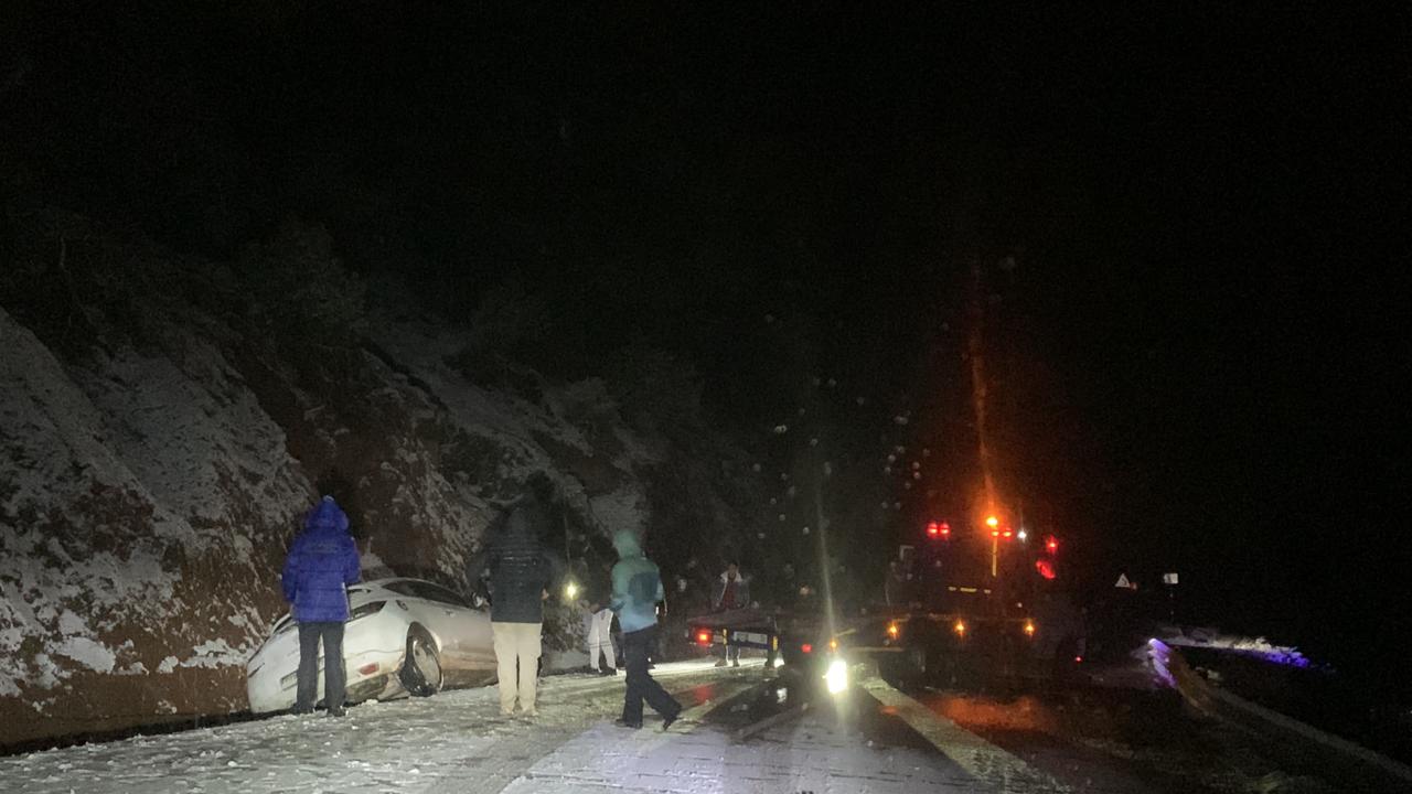 تكون الجليد يتسبب في انزلاقات طرقية بين أوكايمدن وستي فاطمة والسلطات تتدخل