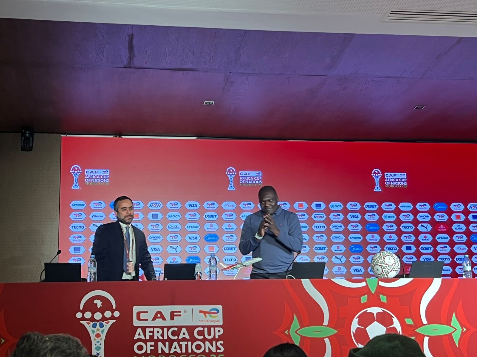 مدرب الكاميرون: المغرب كان الأقوى… والجمهور صنع الفارق