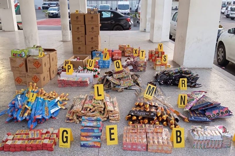 اعتقال شخصين وحجز 37 ألف من المفرقعات والشهب النارية المهربة