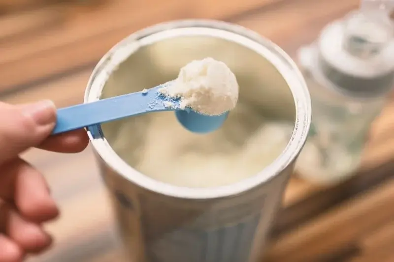 تحذير دولي.. “نستله” تسحب دفعات من حليب الأطفال “سما” بسبب مخاوف من مادة سامة