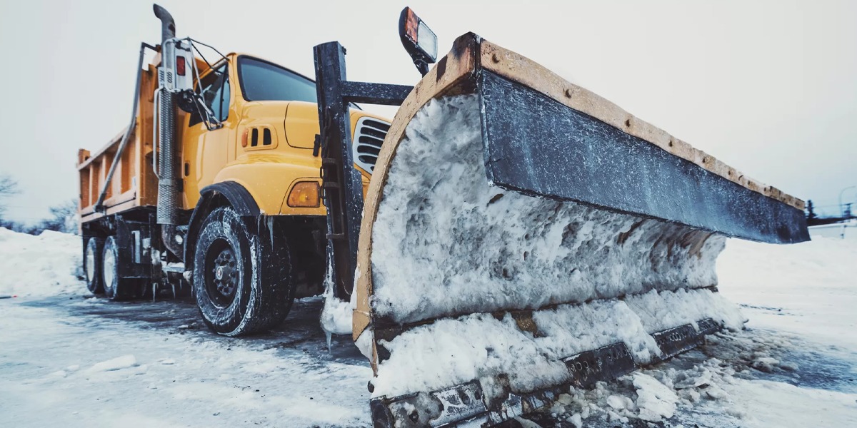 كثافة التساقطات الثلجية تقطع هاته الطرق الوطنية والإقليمية