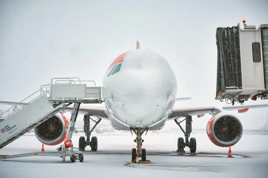 إلغاء حوالى 140 رحلة جوية في باريس بسبب الثلوج