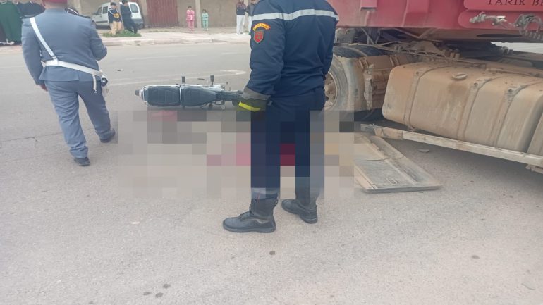 اصطدام “رموك” بـ”موطور” يصرع شابا ويرسل آخر للمستعجلات بالشماعية +صور