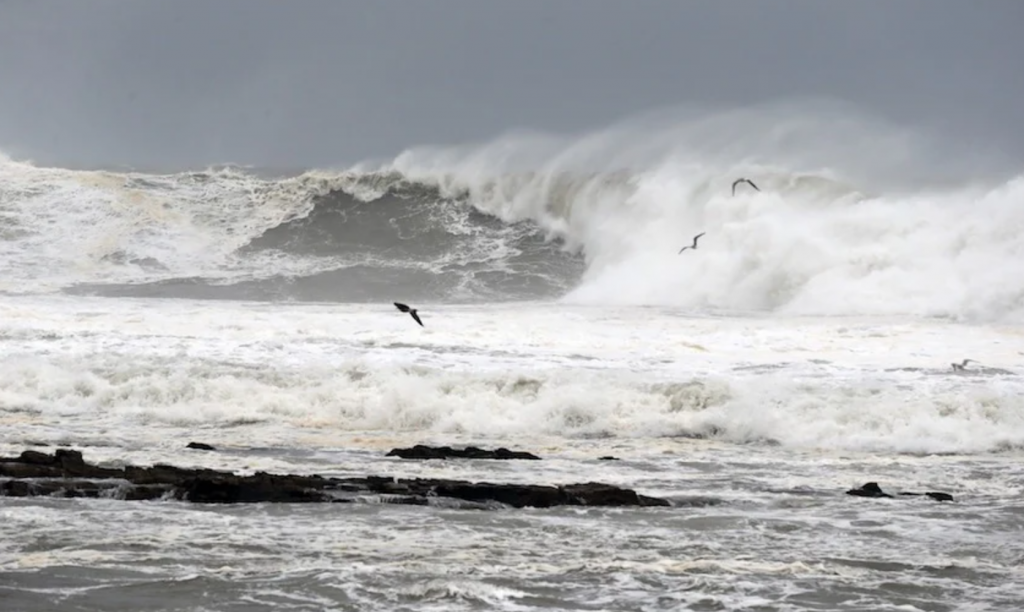 تحذير.. بحر قوي الهيجان مع أمواج عاتية وهبوب رياح قوية بآسفي