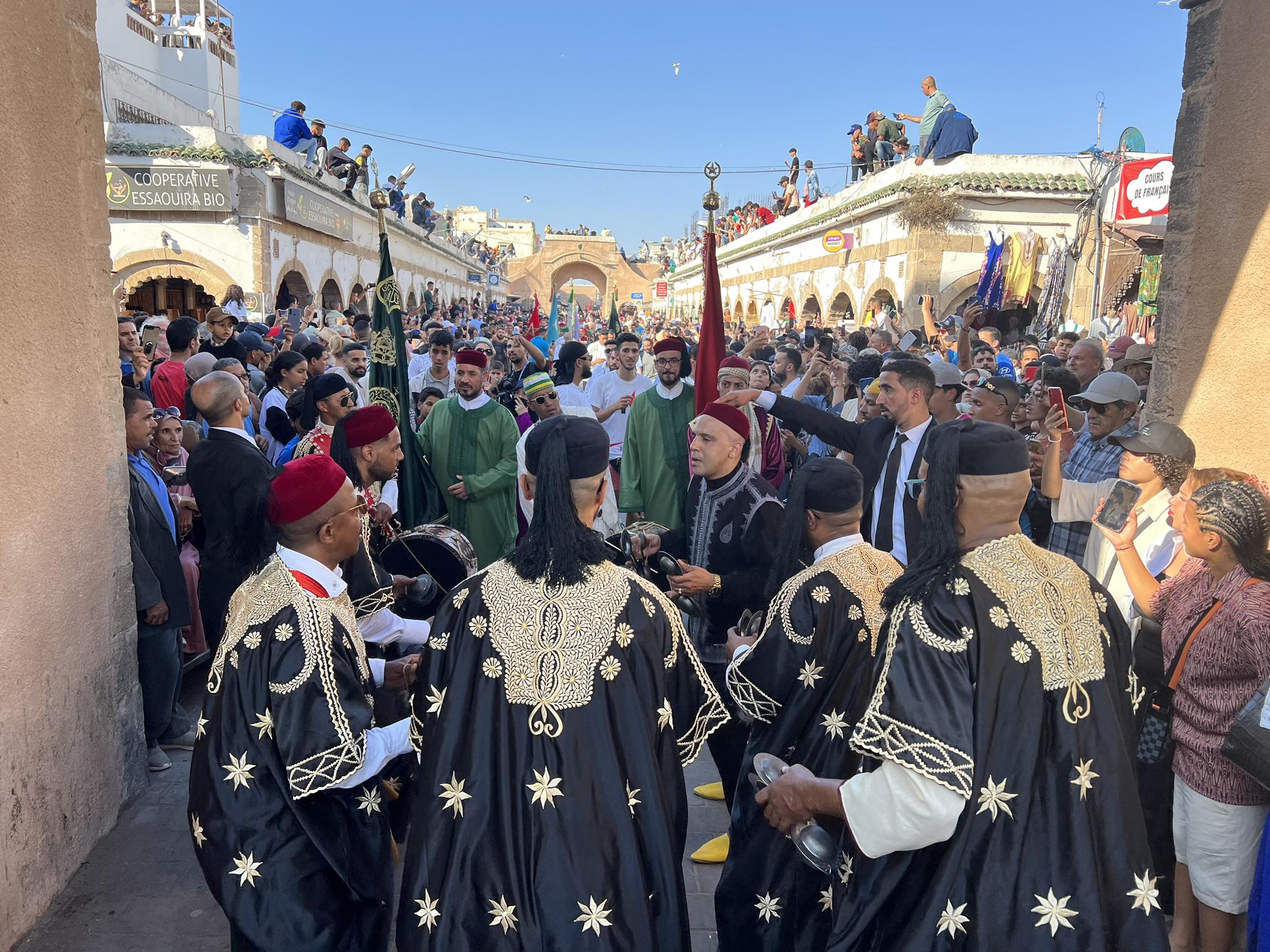 الوزير بنسعيد: مهرجان “كناوة” نموذج رائد لتحويل الاستثمار الثقافي إلى عائد مالي واجتماعي