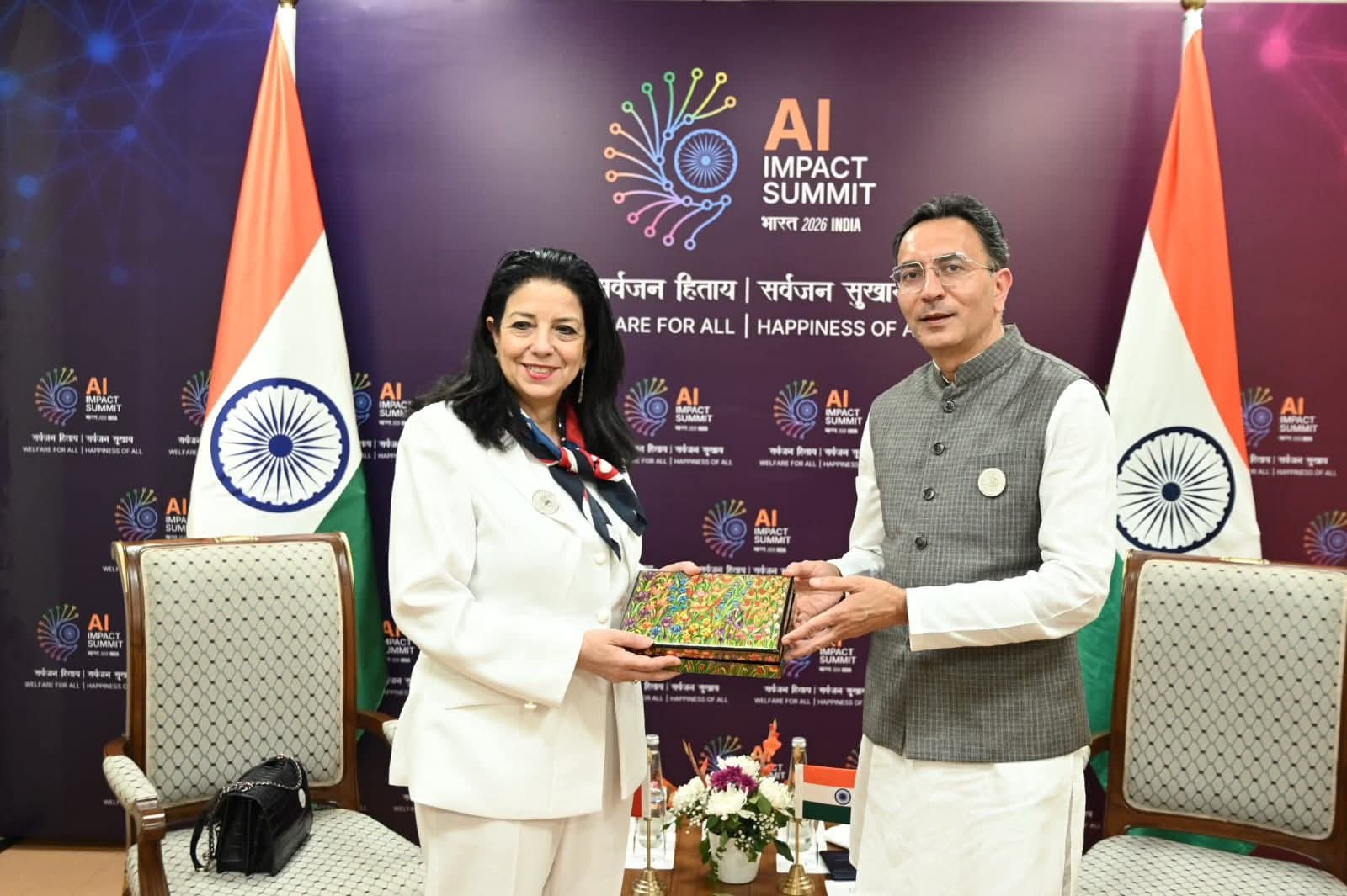 الوزيرة السغروشني تجري مباحثات مع وزير تكنولوجيا المعلومات بالهند