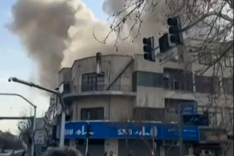 هجوم أمريكي إسرائيلي على إيران وانفجارات تهز مناطق متفرقة