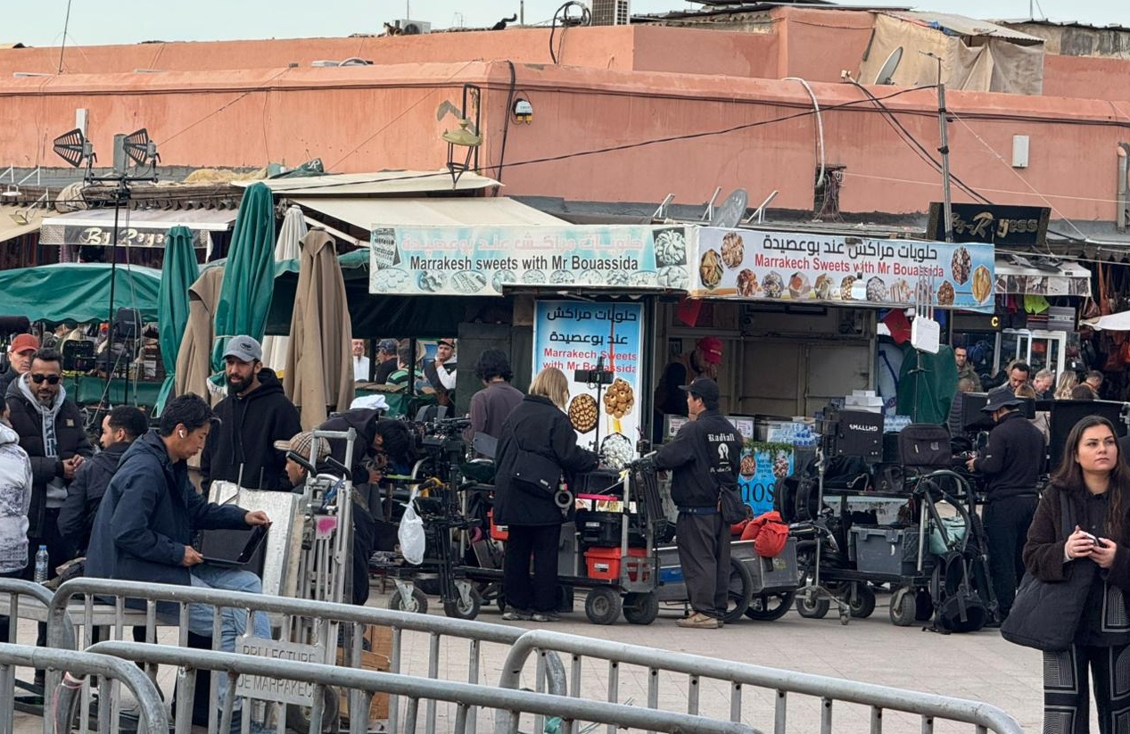 مراكش.. ساحة “جامع الفنا” تتحول إلى بلاتو لتصوير عمل درامي ياباني-أردني مشترك