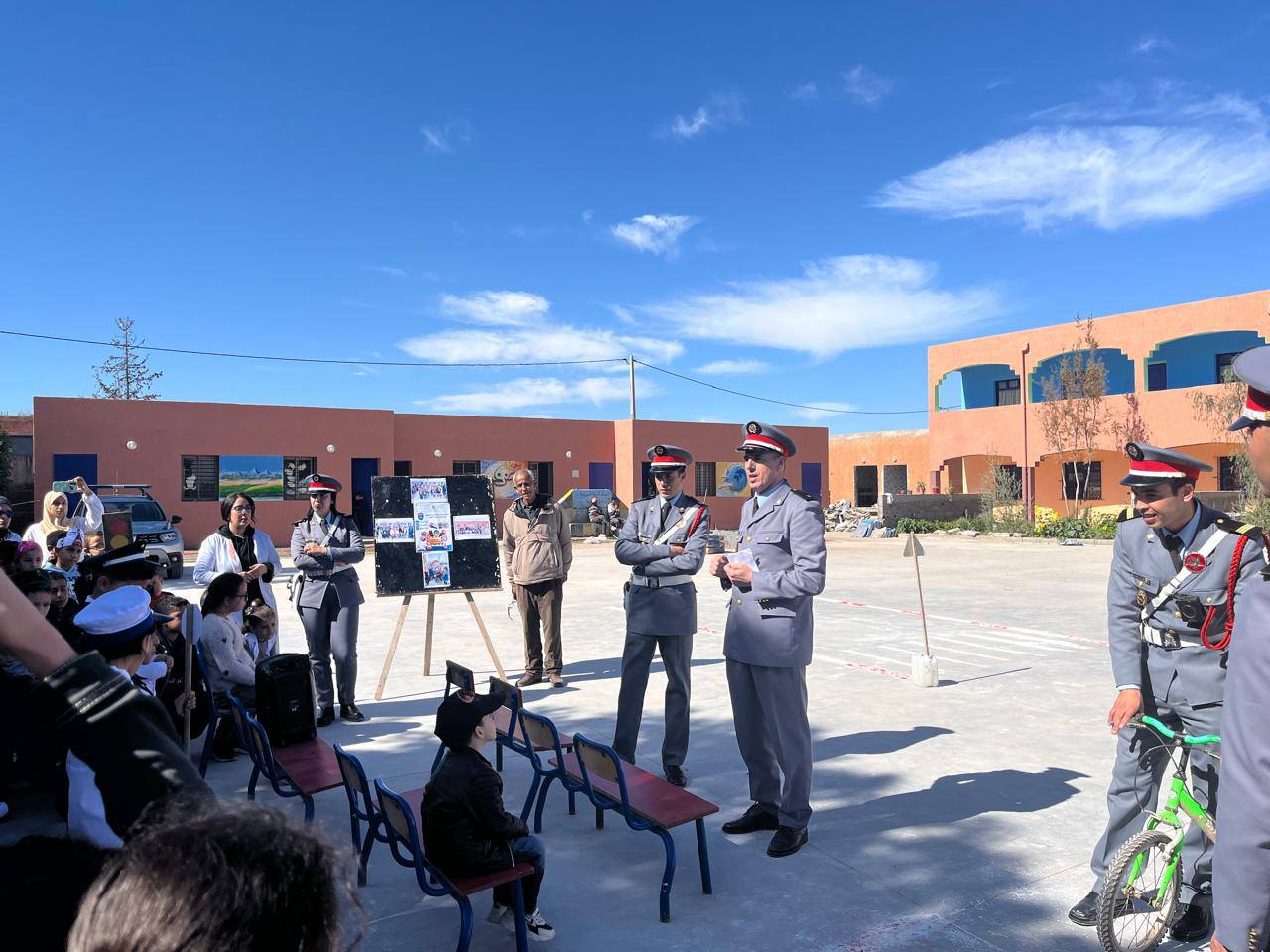 درك تمصلوحت يؤطر نشاطاً تحسيسياً حول السلامة الطرقية بمدرسة المنصور الذهبي