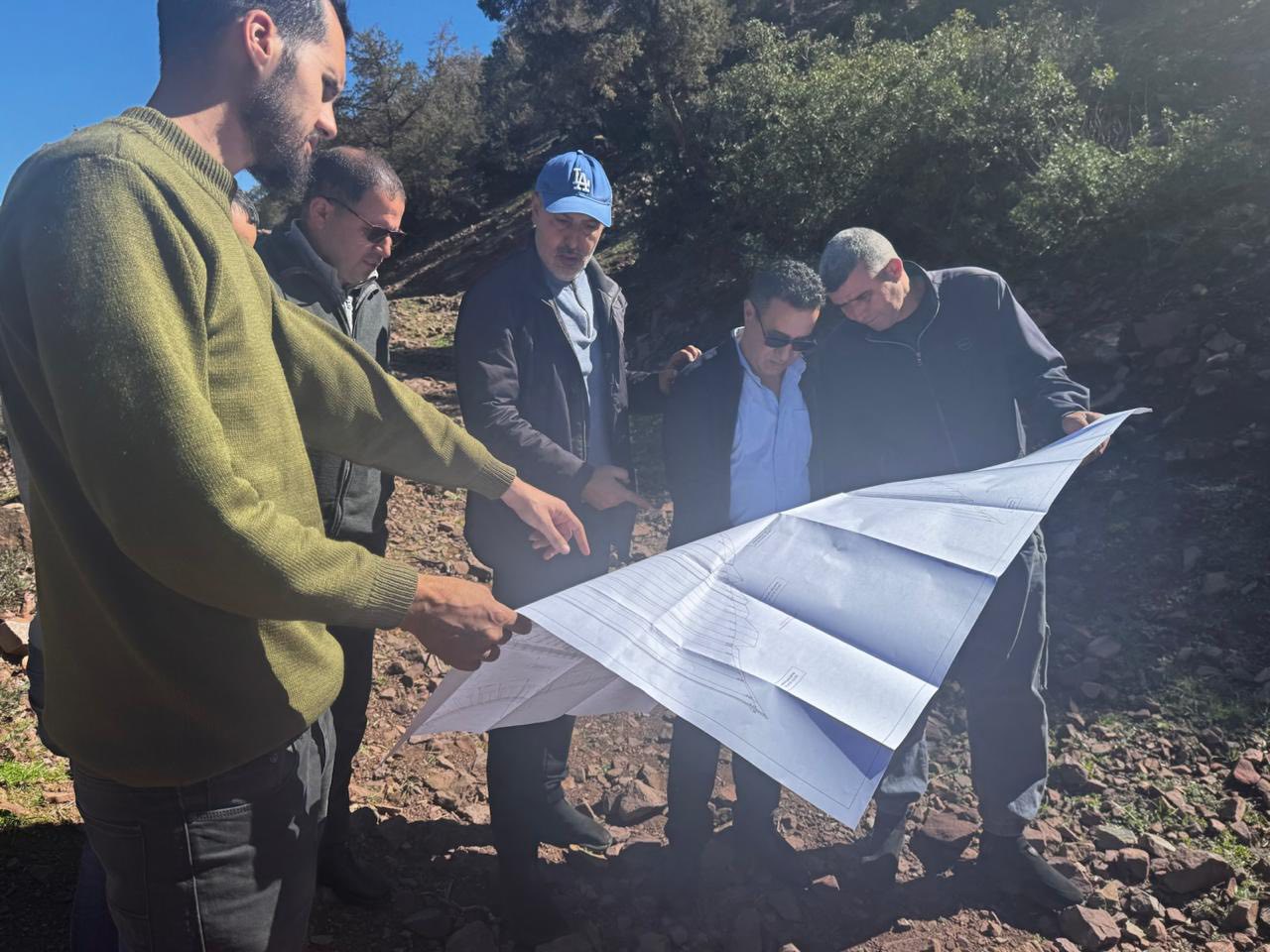 جماعة زرقطن.. إعطاء انطلاقة مشروع طرقي بتكلفة 1.6 مليار سنتيم لفك العزلة وتسهيل ولوج التلاميذ