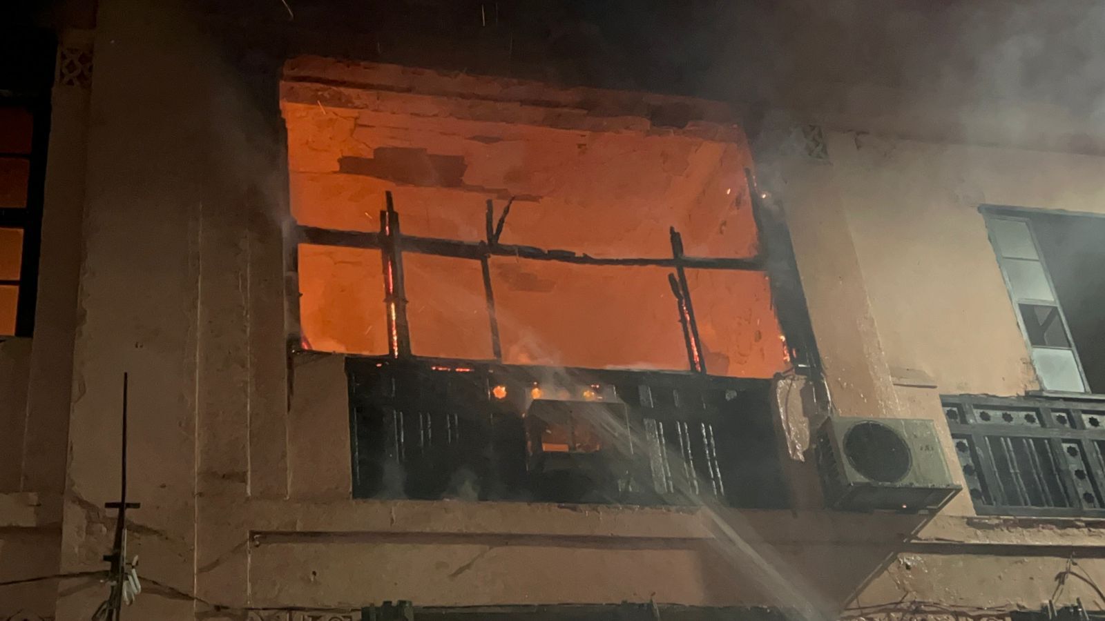 مراكش.. اندلاع حريق جديد بـ”عمارة الباشا” المهجورة بمدخل ساحة جامع الفنا