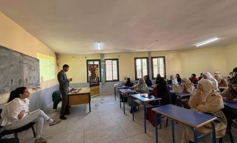 مراكش.. شراكة بين “كتابة الدولة” وجامعة محمد السادس تفتح آفاق المقاولة أمام خريجات الصناعة التقليدية بـ “دار الدباغ”