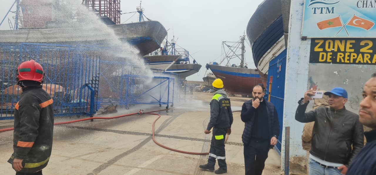 مناورات لتجنب حرائق المراكب والتدخل السريع بالحوض الجاف لميناء آسفي +صور