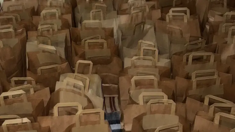 هيئات جمعوية توزع 300 وجبة عشاء على مرافقي المرضى بمحيط المستشفى الجامعي مراكش