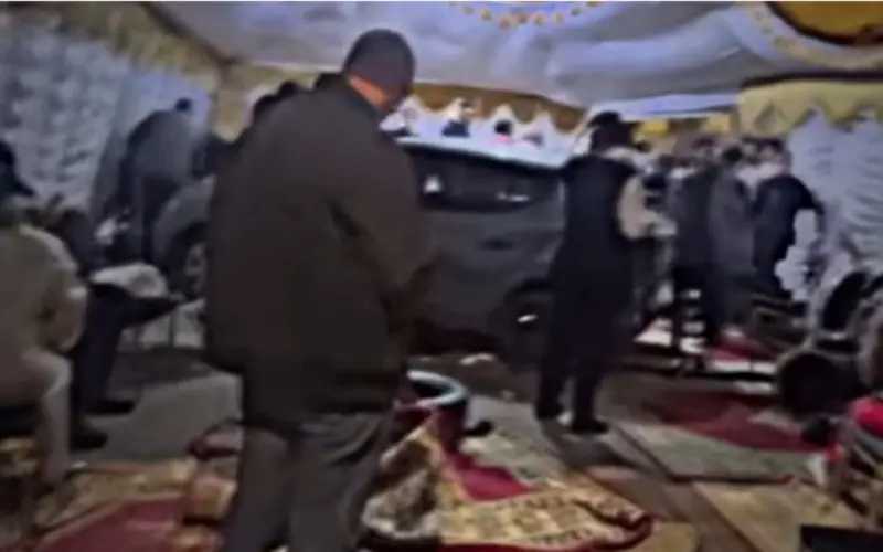 توقيف ثلاثة أشخاص بفاس إثر اقتحام سيارة لحفل عقيقة