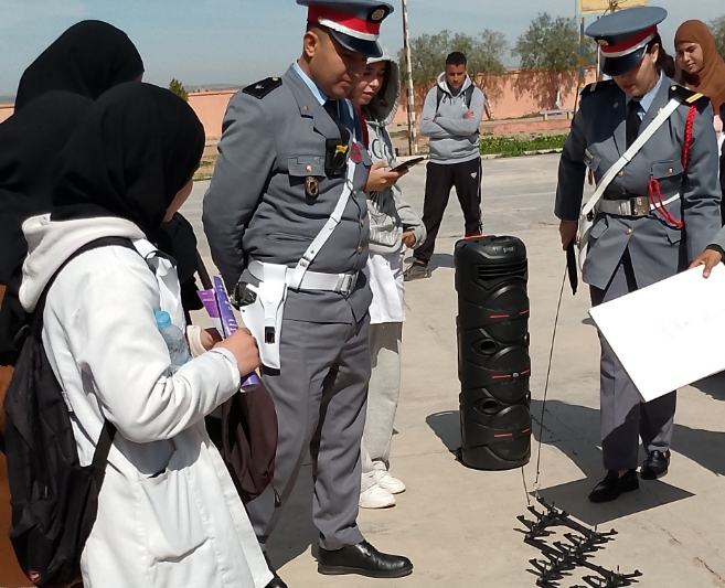 الدرك الملكي بسيدي المختار يُفعل برنامجاً تحسيسياً بالثانوية التأهيلية ابن رشد حول السلامة الطرقية