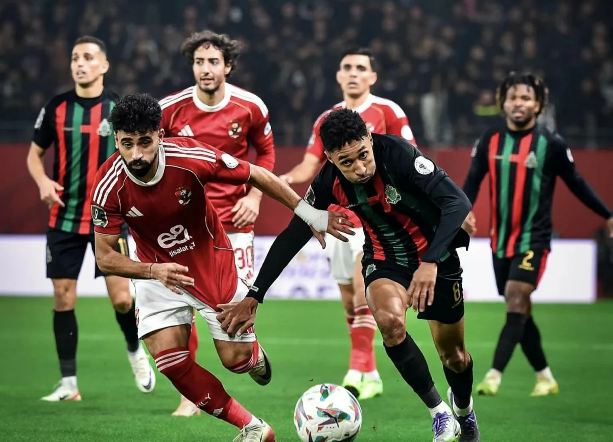 الكاف يدين أحداث مباراة الأهلي والجيش الملكي ويحيل الملف على لجنة الانضباط