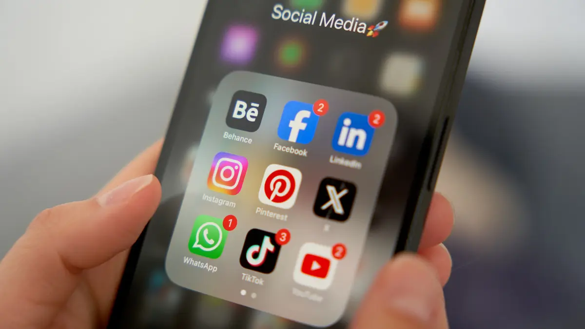 إسبانيا تعتزم حظر استخدام مواقع التواصل الاجتماعي لأقل من 16 عاما