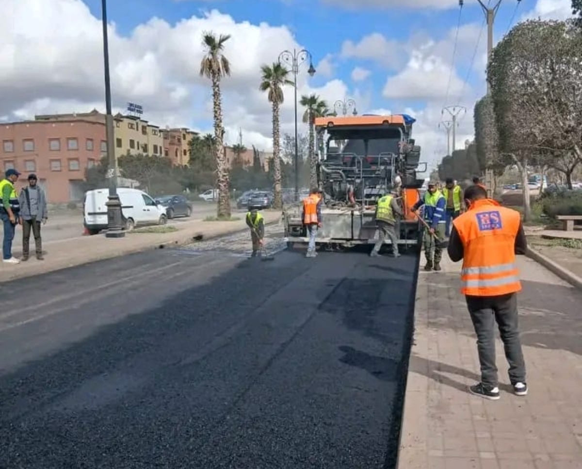 جماعة قلعة السراغنة تطلق برنامجاً لتأهيل الشبكة الطرقية وإصلاح المحاور الحضرية