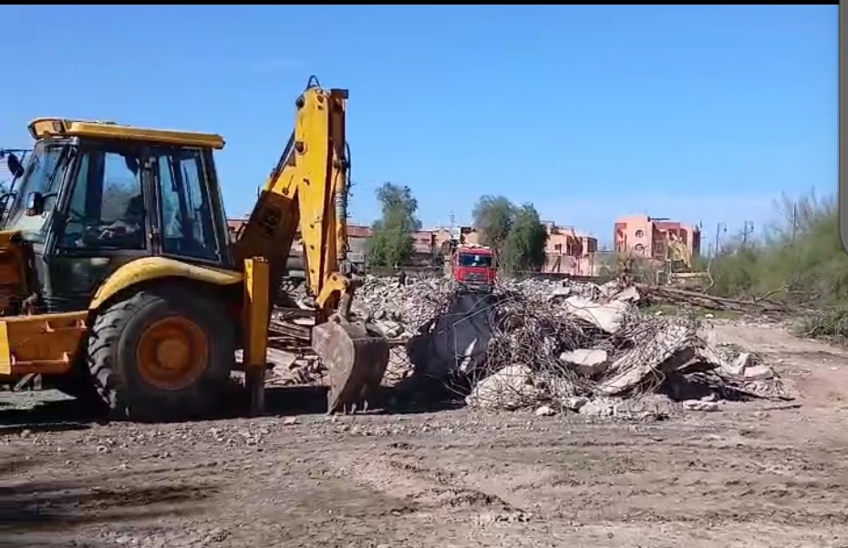 مراكش.. بدء هدم ثكنة الهندسة العسكرية لفسح المجال لقطب حضري جديد بحي “يوسف بن تاشفين”