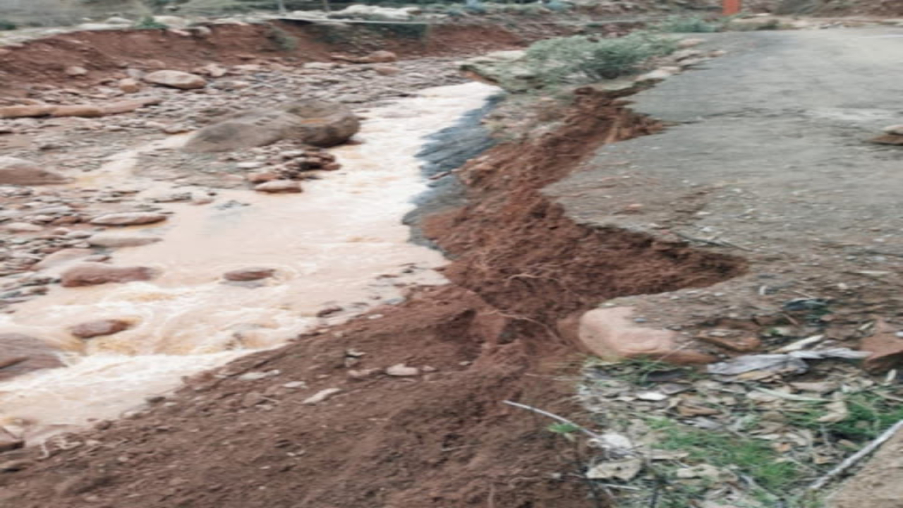 عزلة المقطع الطرقي “تيزي نسكدالت” تحاصر ساكنة إݣرفروان ومطالب بتدخل عجل لعامل اقليم الحوز