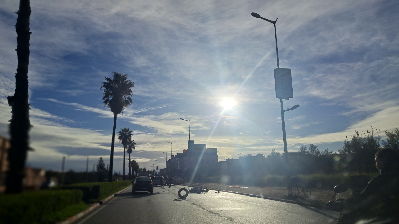 استنفار بطريق آيت أورير إثر تصادم بين سيارتين ودراجة نارية بمنطقة الشويطر