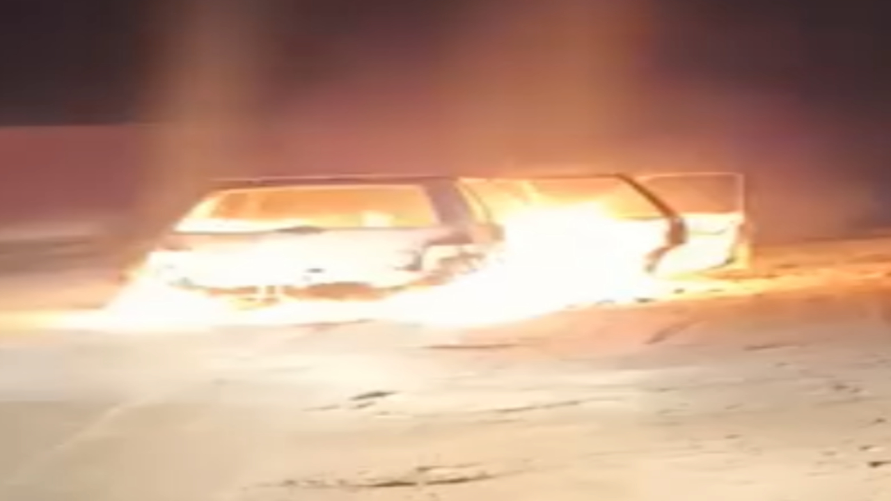 بالفيديو.. اندلاع حريق في سيارة خفيفة بالطريق الرابطة بين “المحاميد” و”أزلي” مراكش