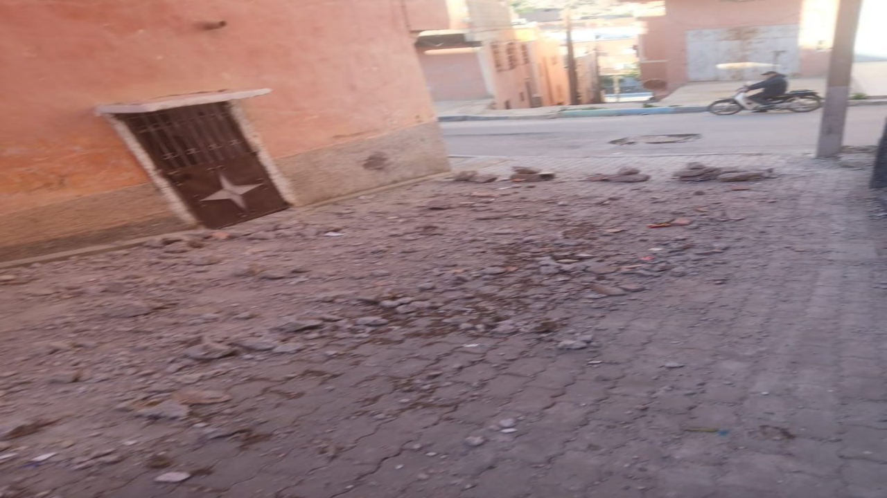 إيمنتانوت.. انهيار جزئي في بناية مهجورة بحي “تازروت” يستنفر السلطات