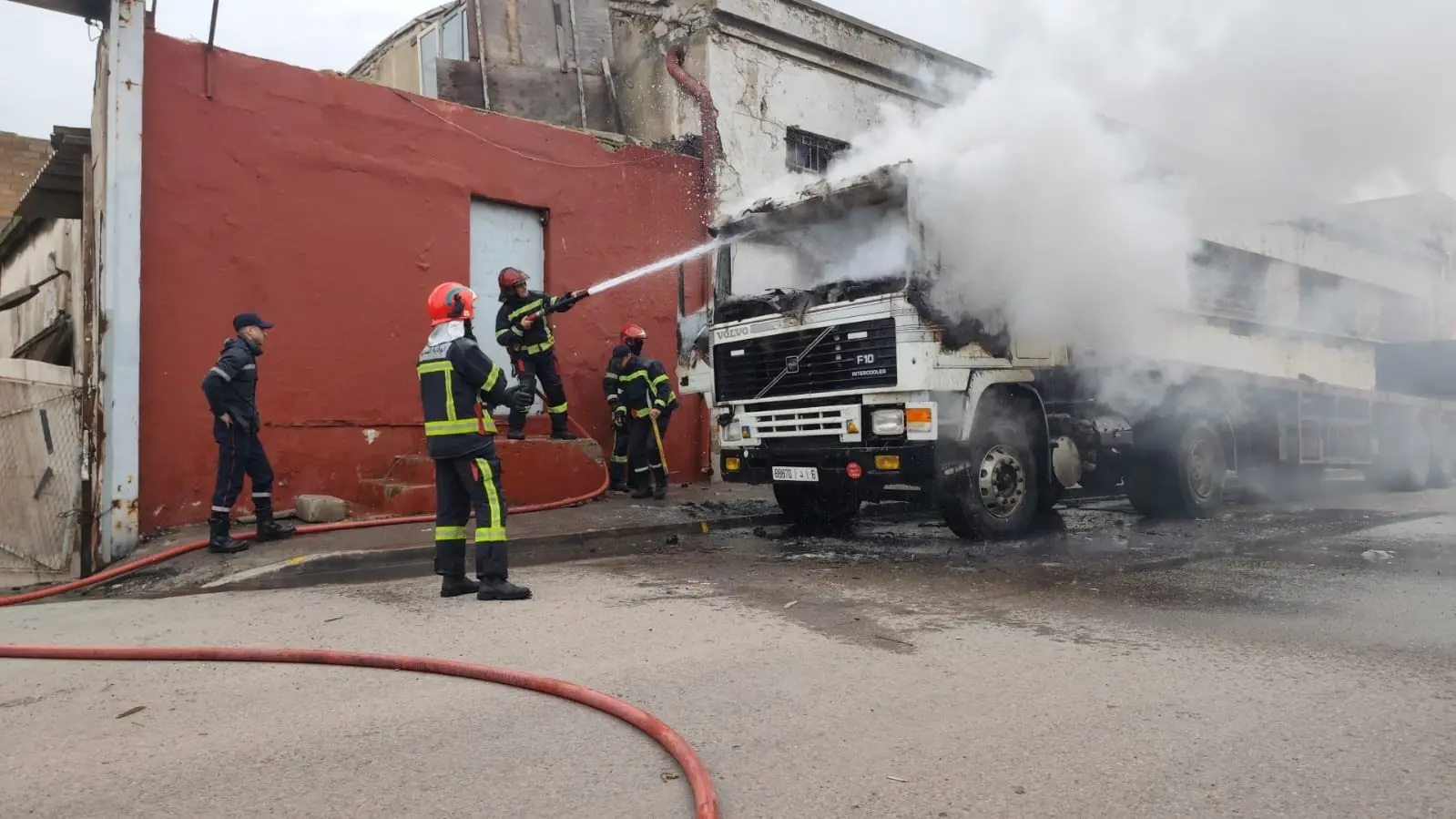 الدار البيضاء.. تدخل فرق الإطفاء لإخماد حريق شب بشاحنة في منطقة عين السبع