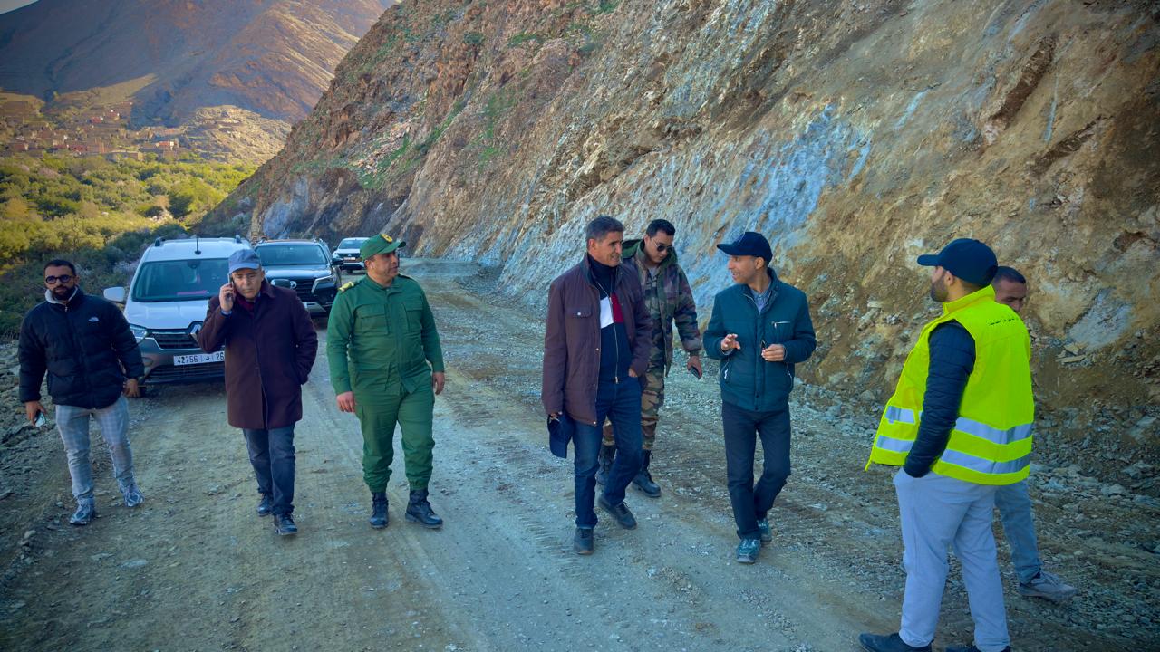 عامل إقليم شيشاوة يتفقد مشاريع طرقية وتربوية بأداسيل وإميندونيت وسط إشادة بجهود السلطات العمومية