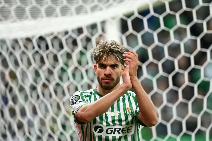 الزلزولي على ردار أربعة أندية بالدوري الإنجليزي الممتاز