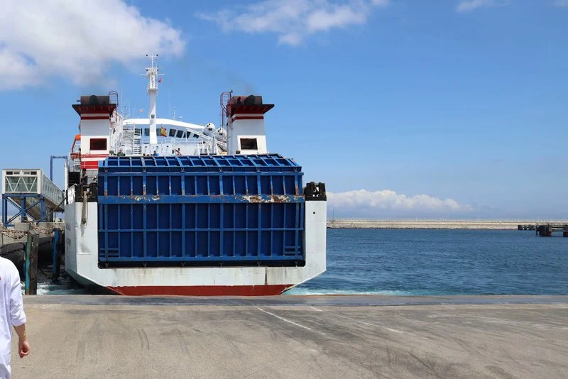 عاصفة “نيلس” تعلّق الملاحة البحرية بين طريفة وطنجة