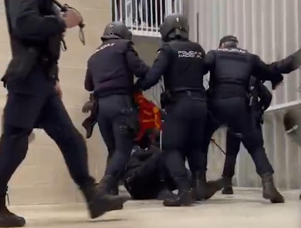 أوساسونا يفتح تحقيقا بعد أحداث شغب عقب مواجهة ريال مدريد