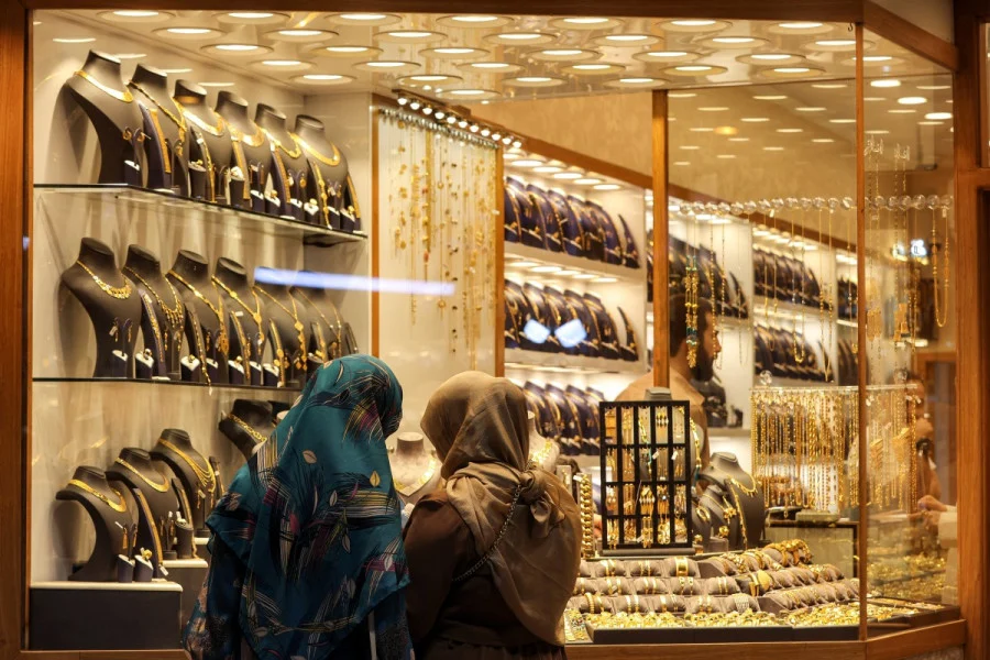 تذبذب أسعار الذهب عالمياً وابتكار صيني جديد يثير ترقباً في الأوساط المهنية