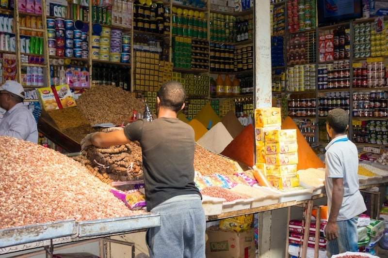 سلطات الحوز تُفعّل الإجراءات الزجرية لمواجهة عدم إشهار الأسعار وتُحذر من غرامات مالية