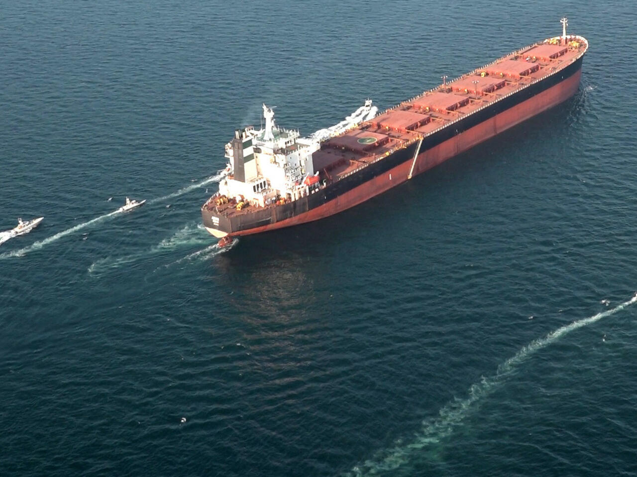 20 ألف بحار و15 ألف مسافر بحرا عالقون في الخليج