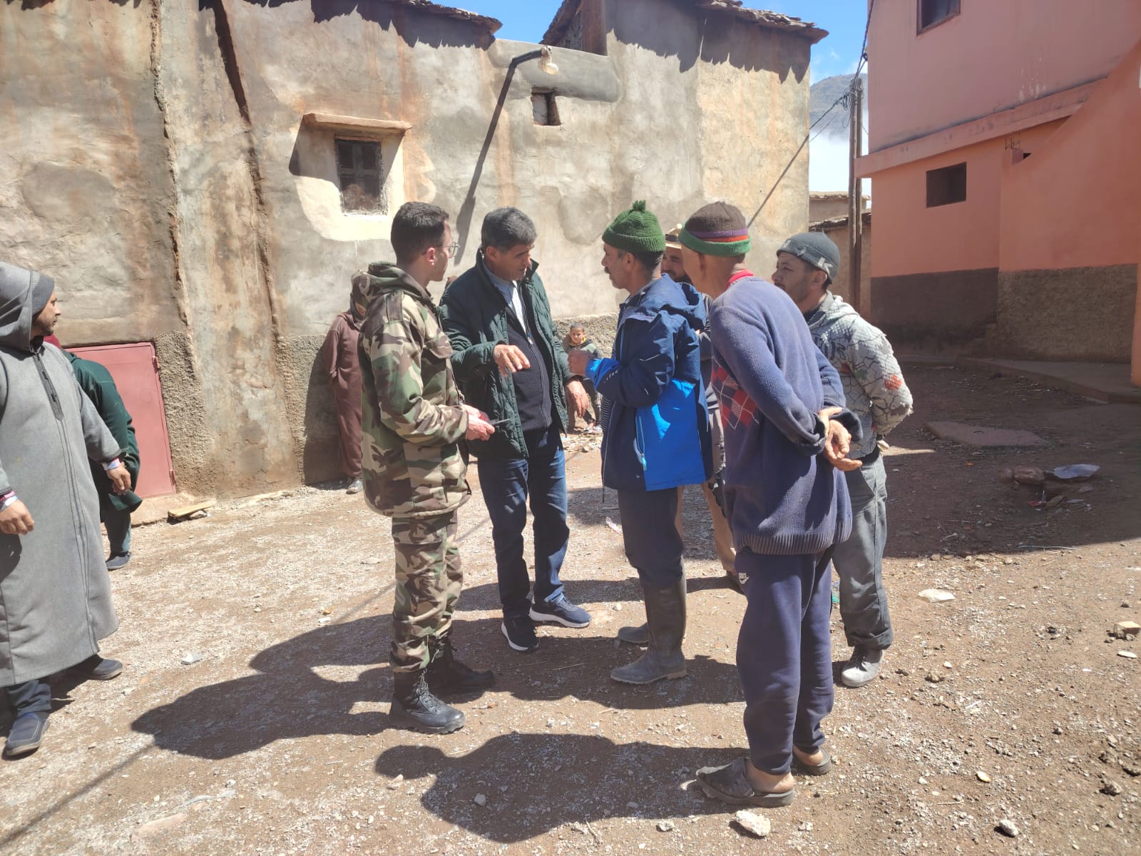 إقليم شيشاوة.. عامل الإقليم يتفقد أوراش البنية التحتية والمؤسسات التعليمية بدائرة إمنتانوت