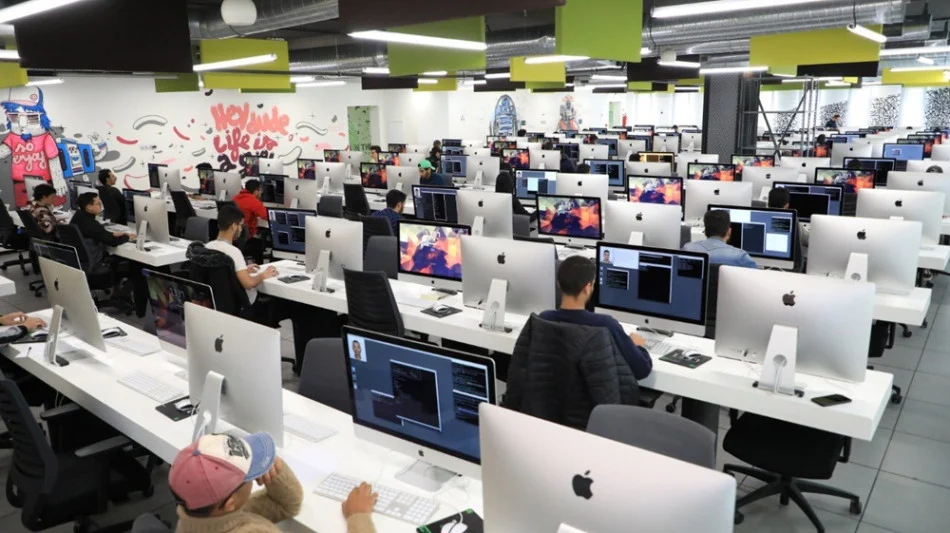 مدرسة 1337 المغربية تتفوق على منافسين عالميين في البرمجة في مسابقة مرموقة