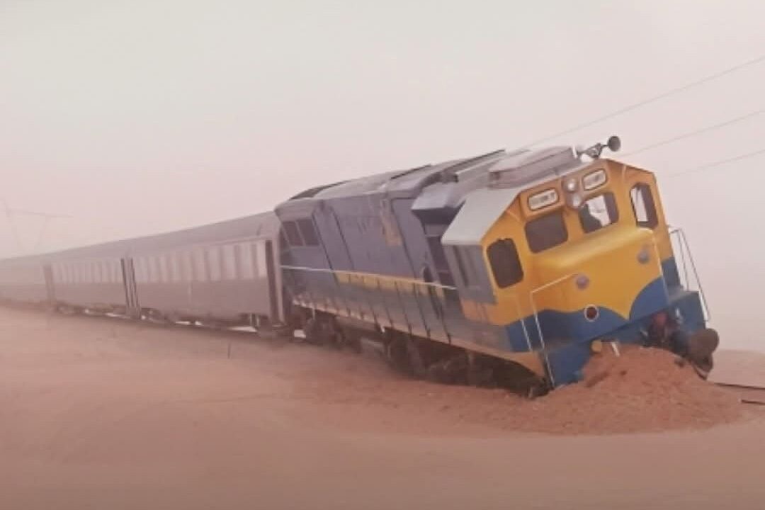 الجزائر.. انحراف قطار مهترئ يربط بين وهران وبشار
