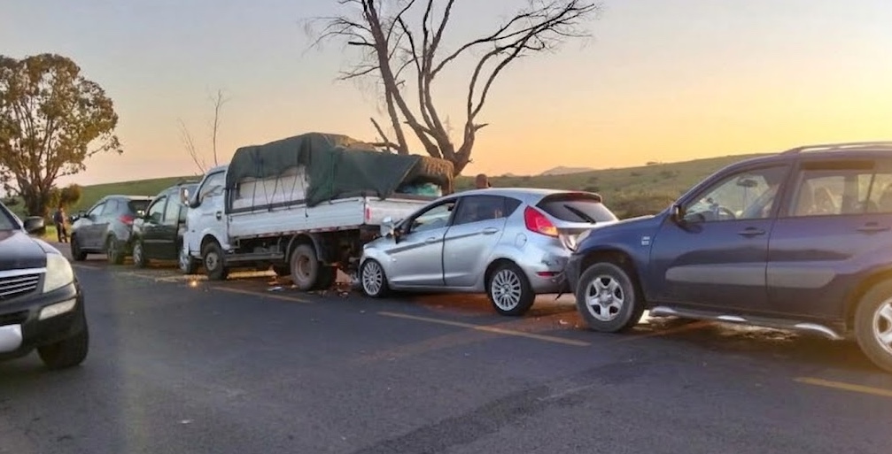 إقليم الرحامنة.. حادثة سير متسلسلة بين 5 سيارات تستنفر سلطات سيدي بوعثمان