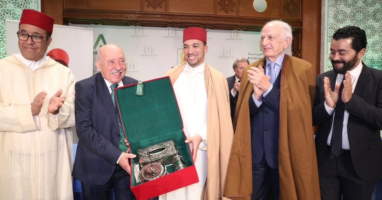 إشبيلية تحتفي بالصناعة التقليدية المغربية.. جائزة دولية لـ”صليب” منحوت بخشب العرعار الصويري