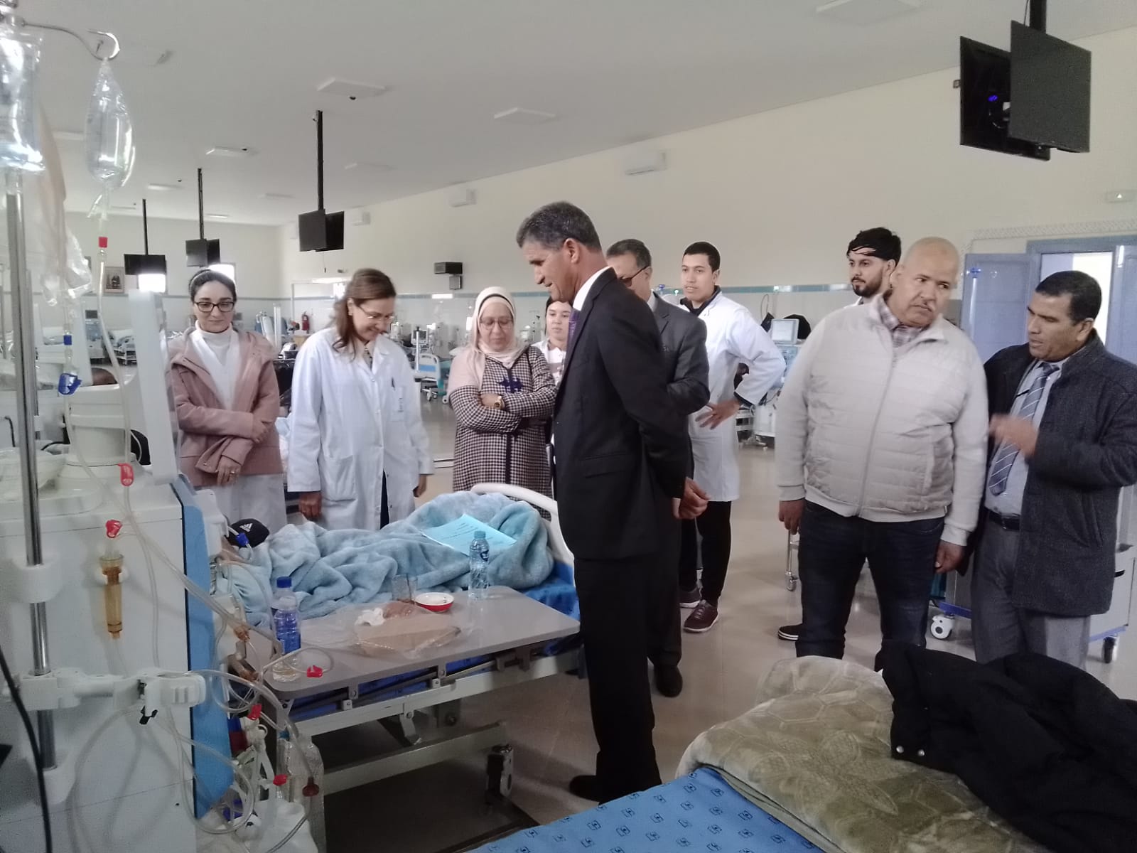 عامل إقليم شيشاوة يتفقد سير العمل بمركز تصفية الدم بالمدينة