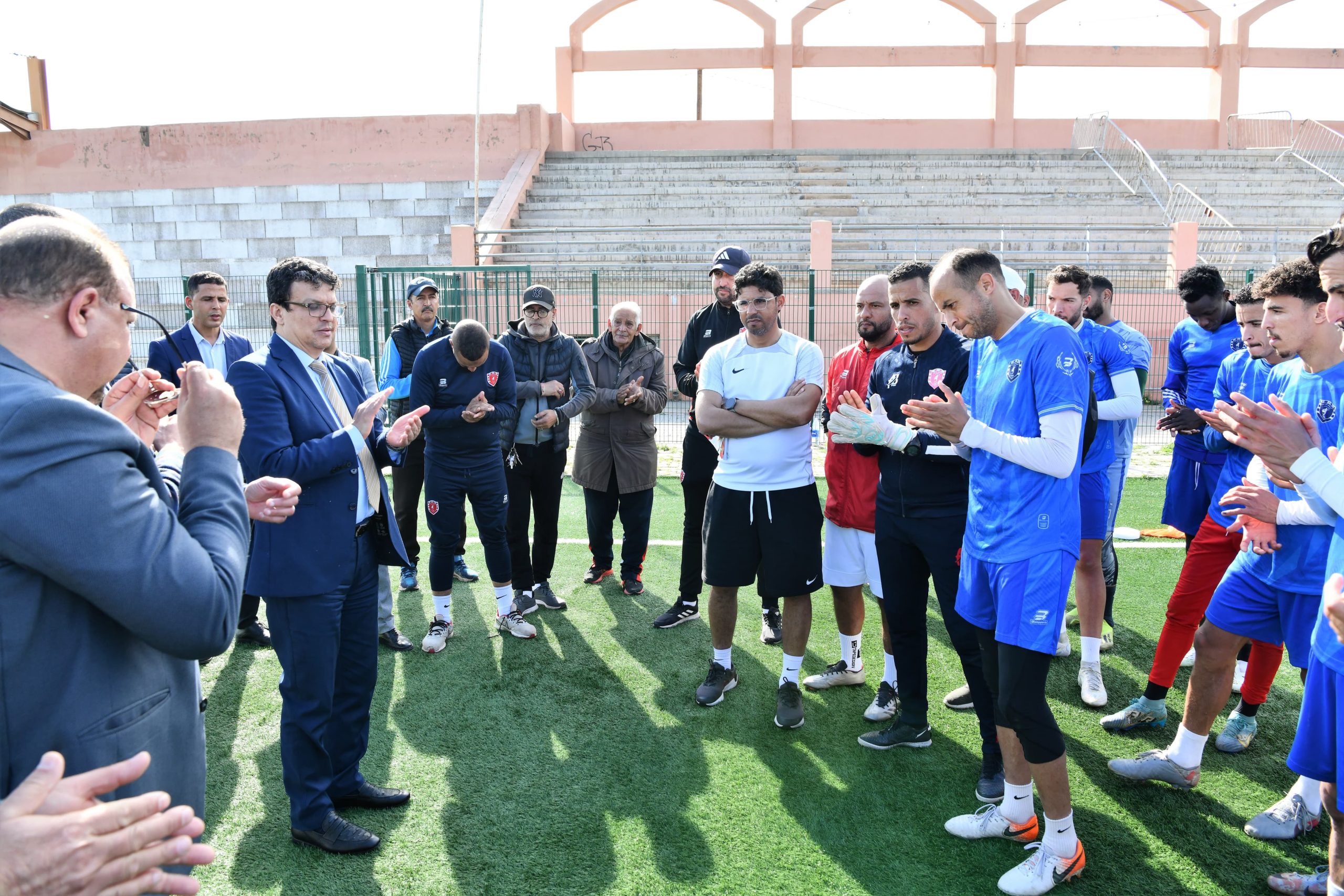 عامل إقليم الرحامنة يحل بمران شباب ابن جرير في زيارة دعم ومواكبة لتجاوز أزمة النتائج