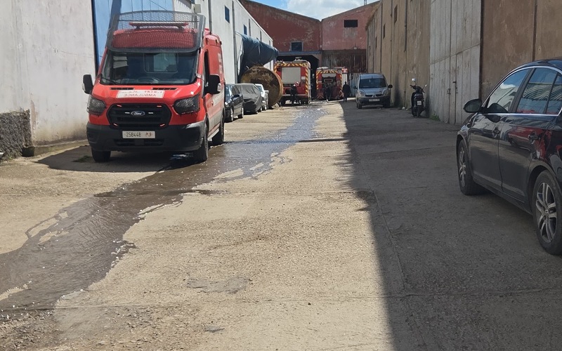 الدار البيضاء.. حريق مهول يأتي على حافلتين بمستودع لإصلاح السيارات بعين الشق